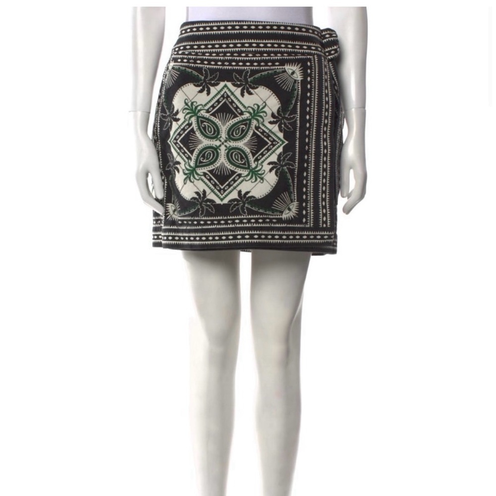 FARM Rio Skirt
Mystic Scarf Mini-Skirt
EUC